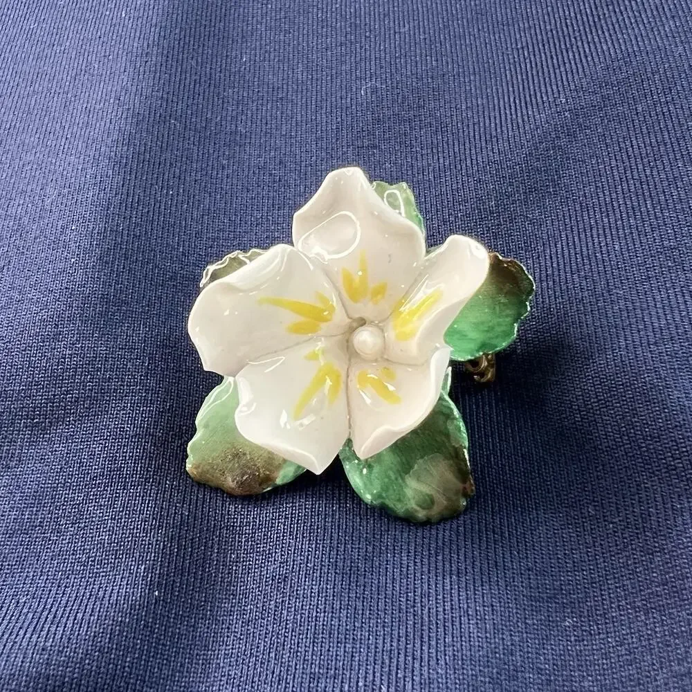 ARTONE Bone China vintage White Flower Pin Brooch England